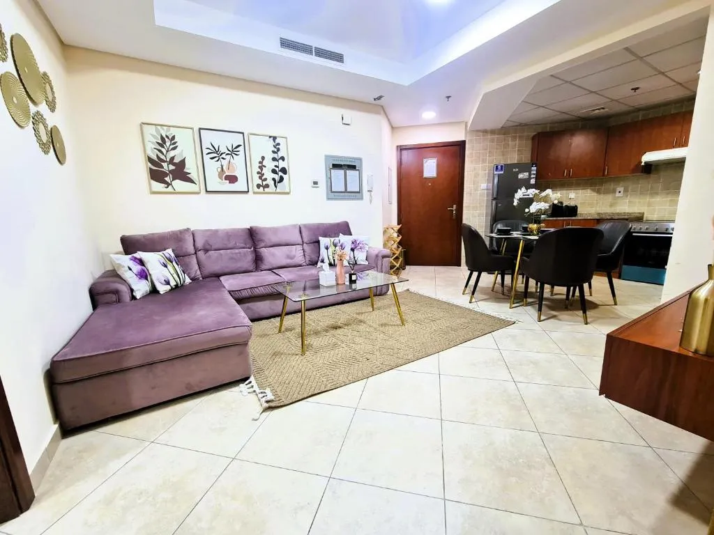 Classic Lakeside Apartment with Homey Feel - 3