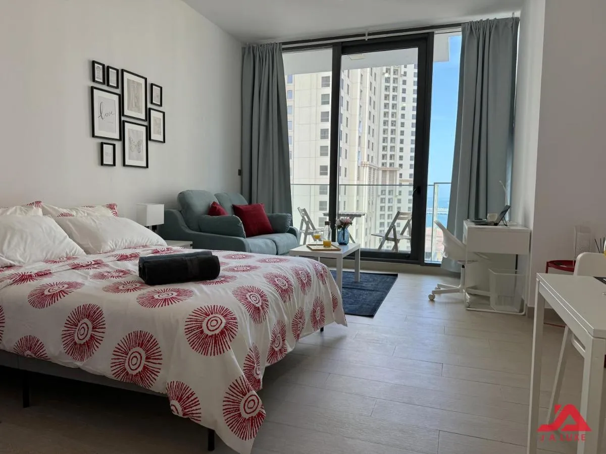 Cozy Sea View Studio in LIV Residence, Center of Dubai Marina - 2