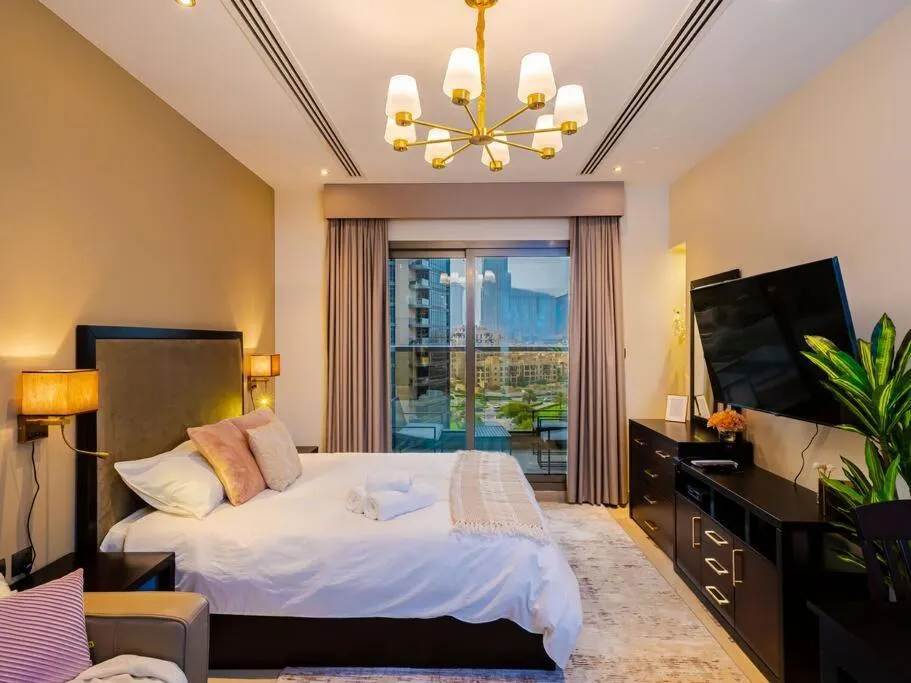 Cozy Studio in Downtown with Burj Khalifa View