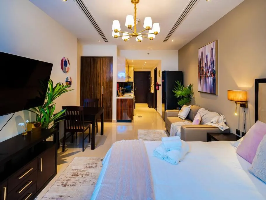 Cozy Studio in Downtown with Burj Khalifa View - 3