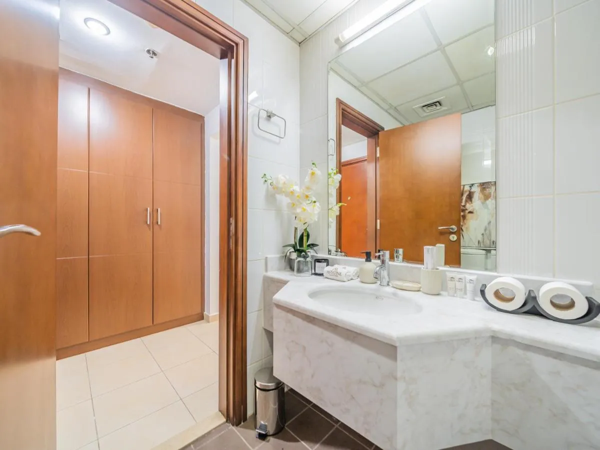 Delightful Studio with Balcony – Burj Al Nujoom - 3
