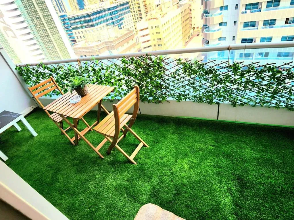 Diamond Marina inn, Offers Spacious Apartment In Heart Of Marina