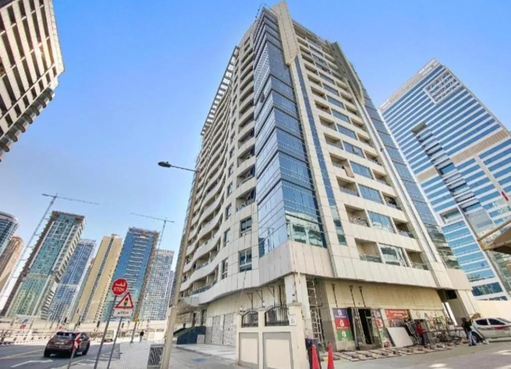 Diamond Marina inn, Offers Spacious Apartment In Heart Of Marina - 2