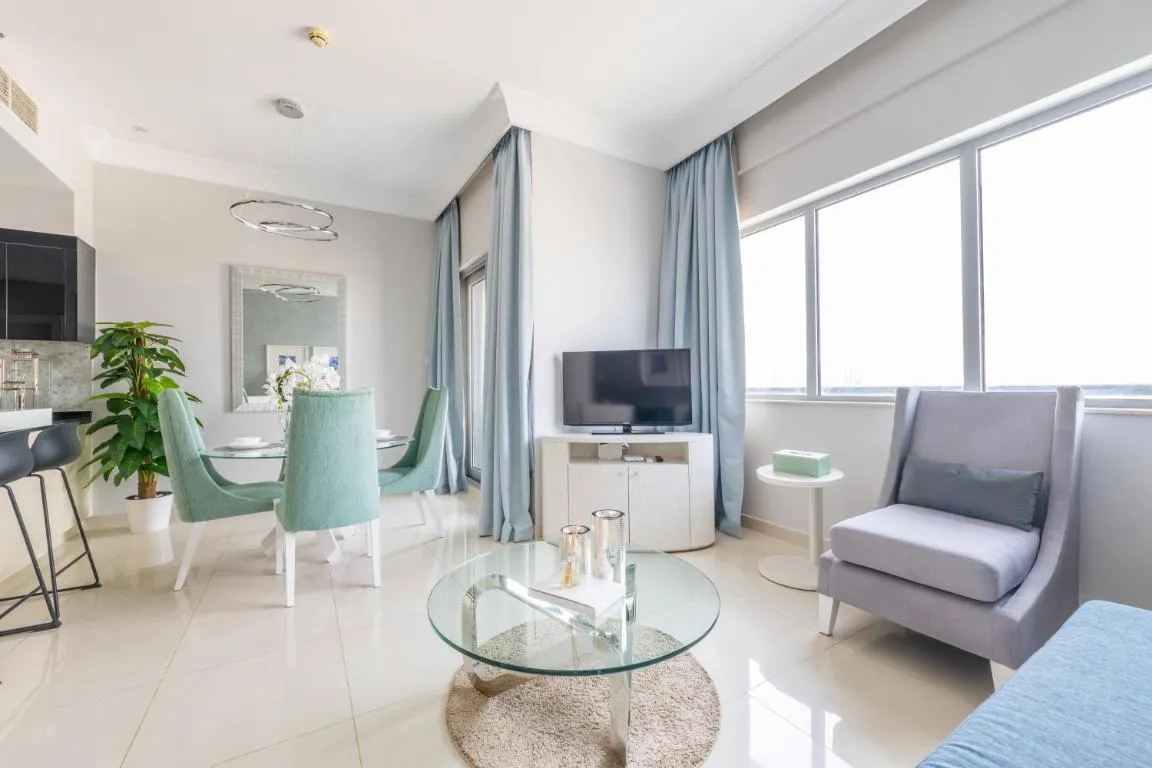 Downtown Luxury – Burj Khalifa View – 5-star Hotel Facilities- 5 min walk to Dubai Mall