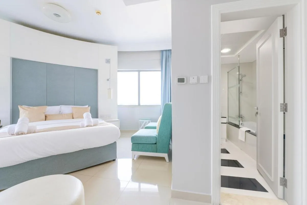 Downtown Luxury – Burj Khalifa View – 5-star Hotel Facilities- 5 min walk to Dubai Mall - 2