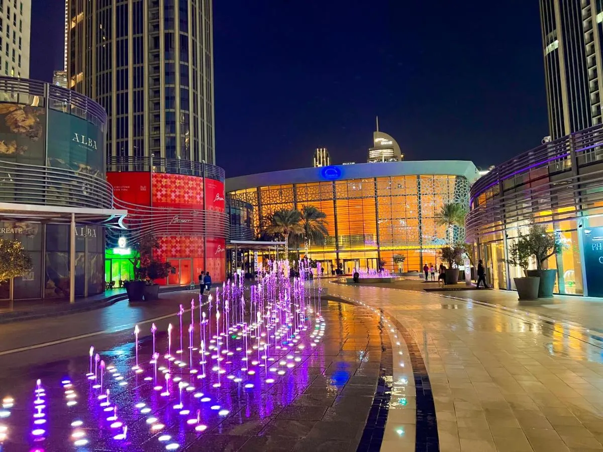 Downtown Luxury – Stunning Burj Khalifa & Sea View – 5 Minutes Walk to Dubai Mall - 2