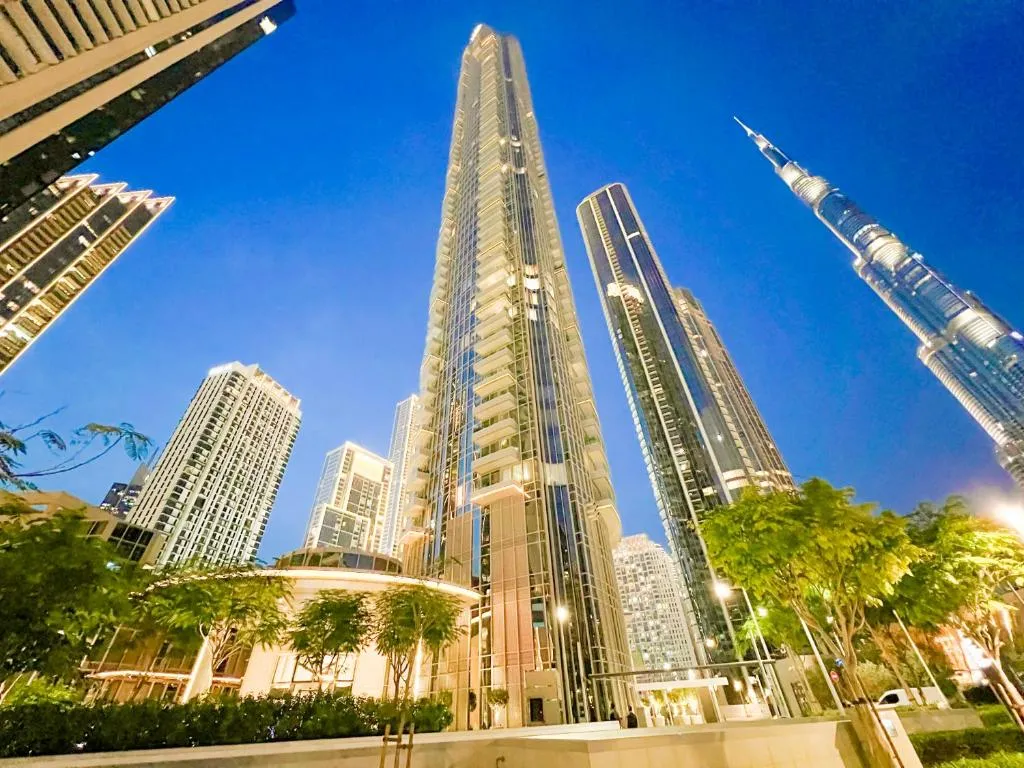 Downtown Luxury – Stunning Burj Khalifa & Sea View – 5 Minutes Walk to Dubai Mall
