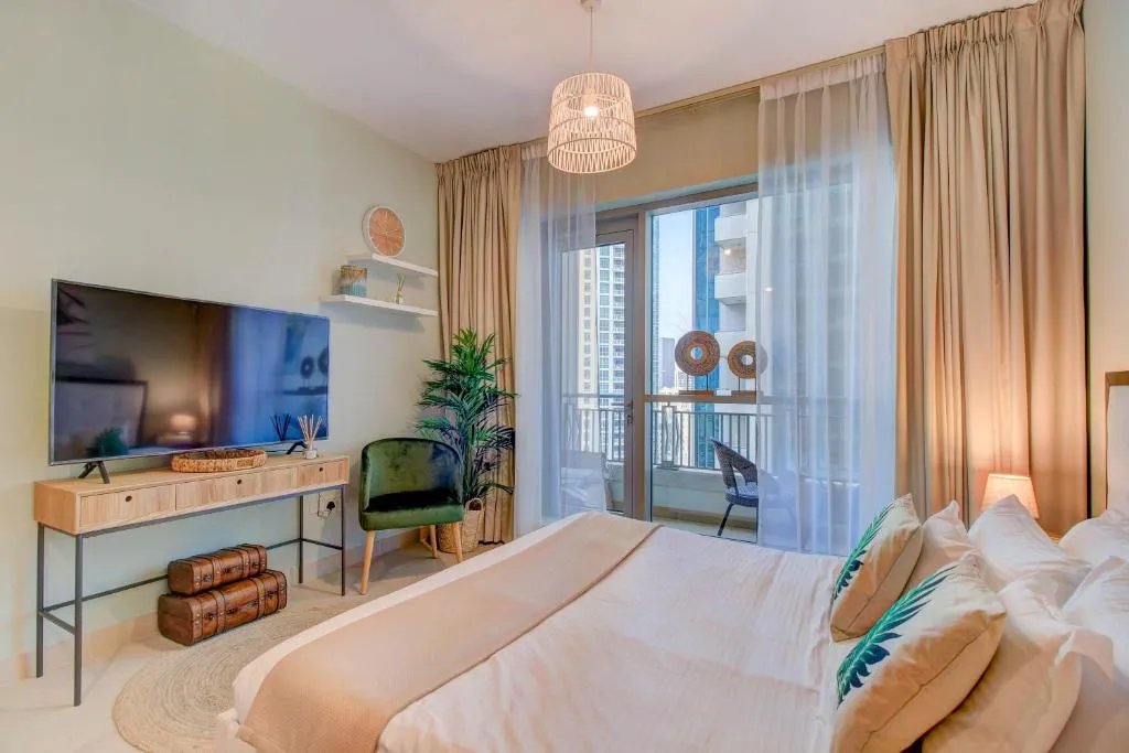 Durrani Homes – Luxurious Studio near Dubai Mall with pool view