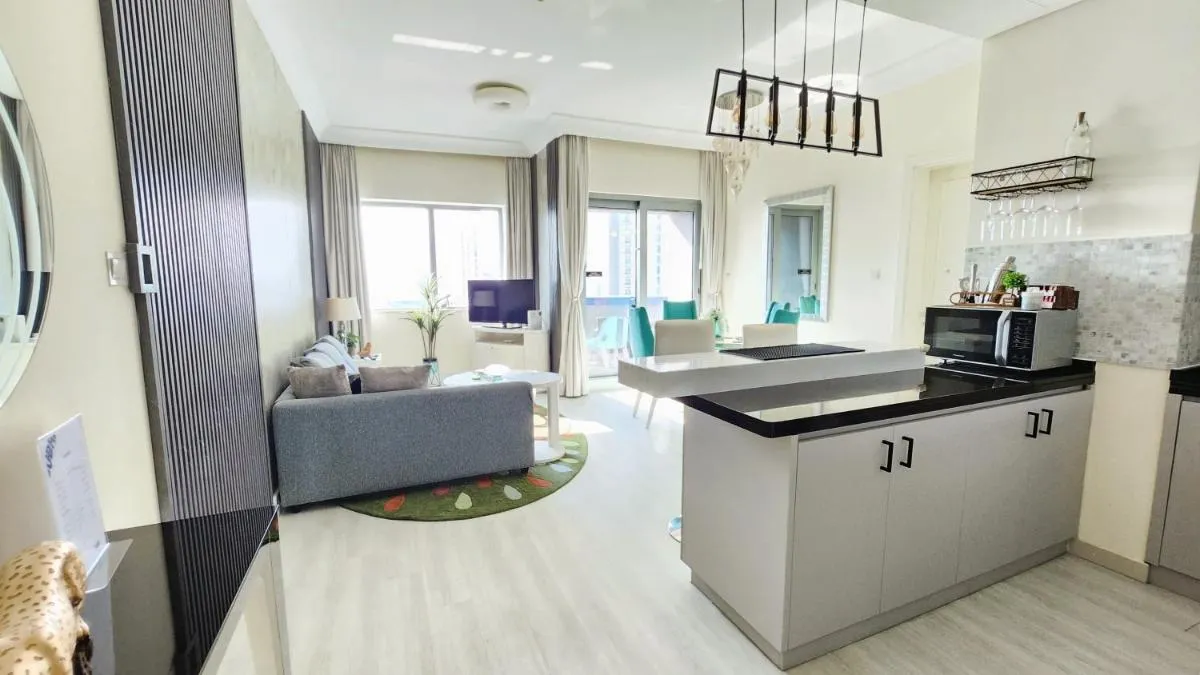 Elegant Apartment with Burj Khalifa View, Downtown - 3