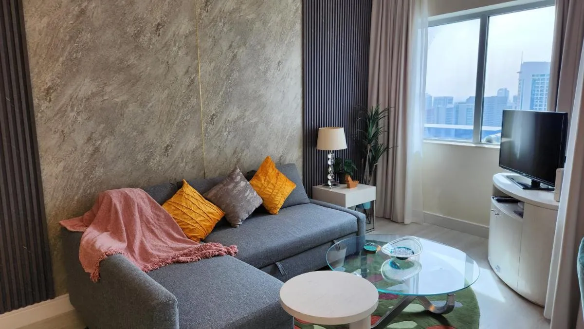 Elegant Apartment with Burj Khalifa View, Downtown - 2