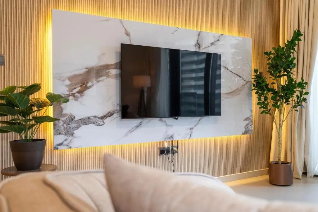 Elegant & Spacious 2BR l Burj & Fountain Views l near Dubai Mall l Pool l Gym - 3
