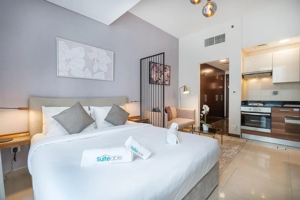 Elegant Studio Sparkle Tower JBR by Suiteable - 3