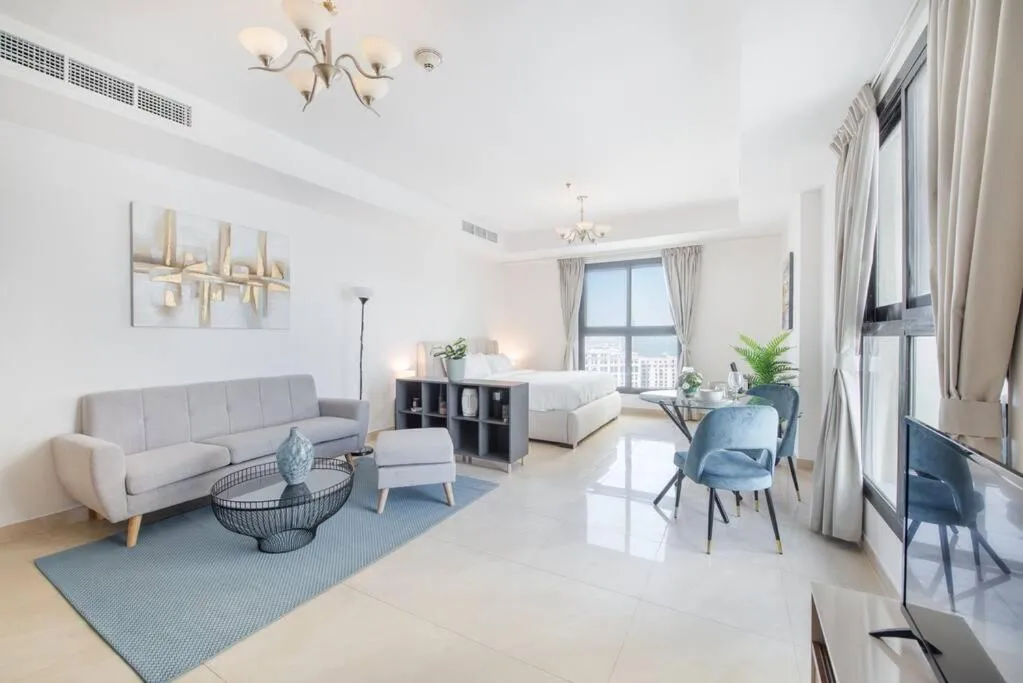 Elegant Studio with Canal View and Close to Metro - 2