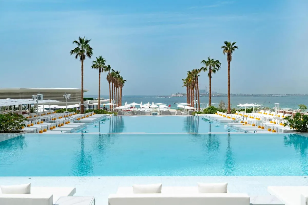 FIVE LUXE - 2