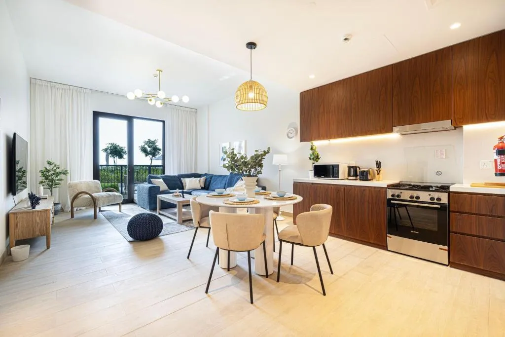 Family Escape, Beautiful 1 Bedroom at La Mer Beach - 2