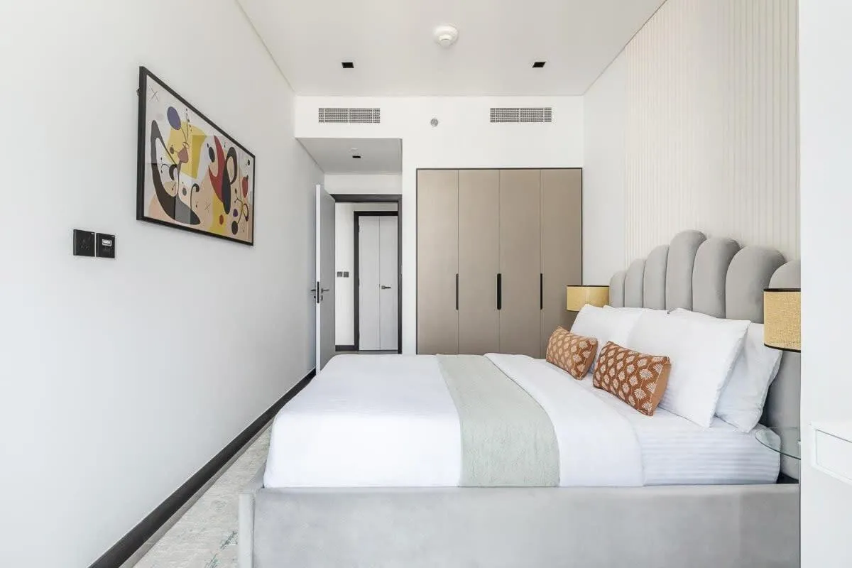 Frank Porter – 15 Northside Tower 2 - 2