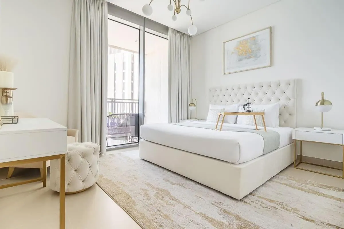 Frank Porter – 5242 EMAAR Tower - 2