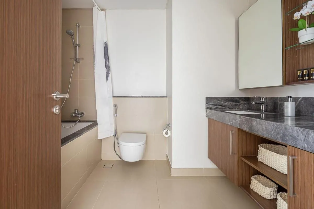 Frank Porter – 5242 EMAAR Tower - 3