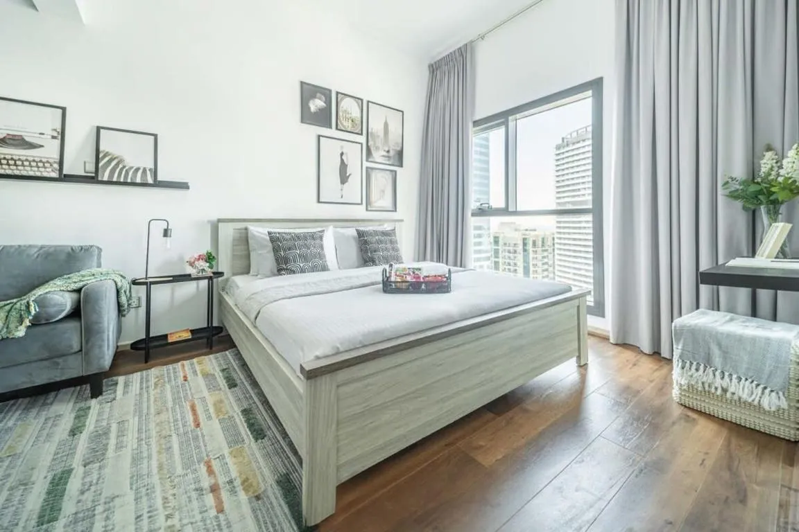 Frank Porter – Zumurud Tower, Dubai Marina