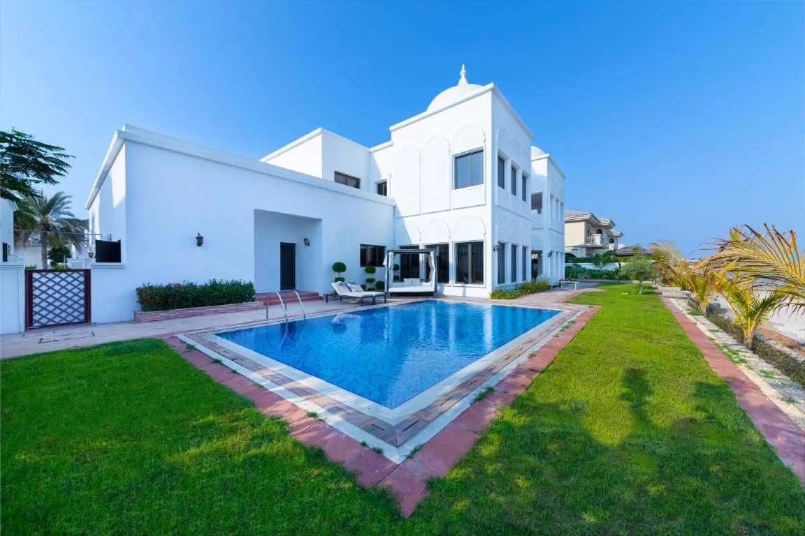 Frond K, Beachfront Villa, Palm Jumeirah – Mint Stay