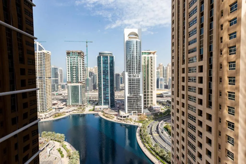 Full Lake View – 2BR Beautiful Apt – JLT