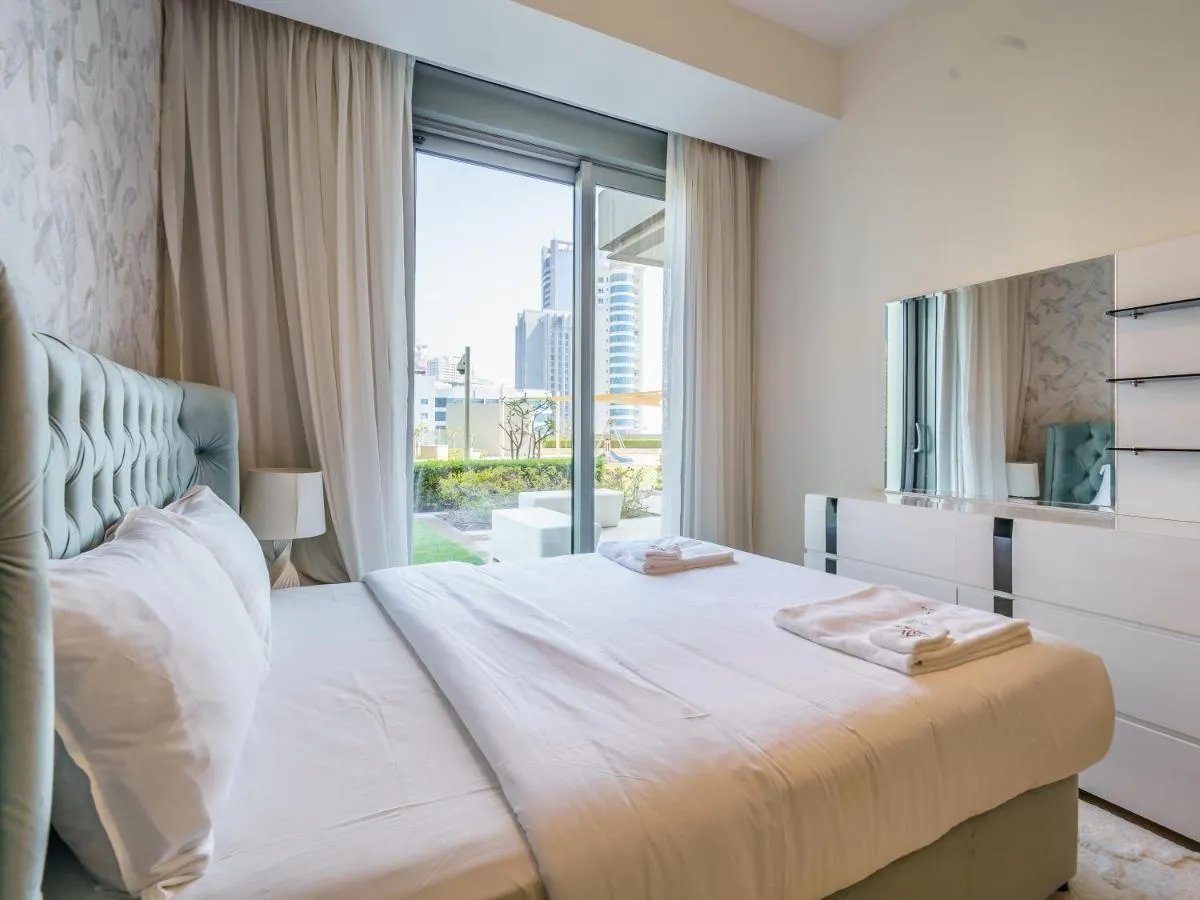 Gorgeous 1 BR with Private Terrace – Marina View - 2