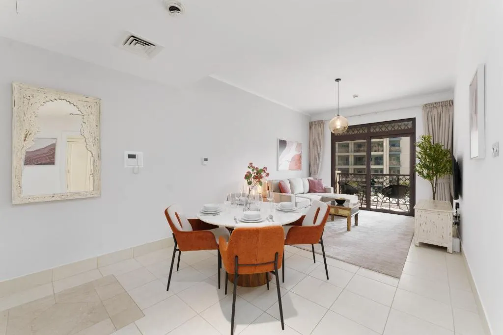 Green living chic 1 bedroom apartment - 3