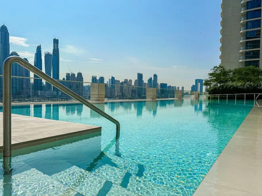 HiGuests – Marina Vista Tower 2