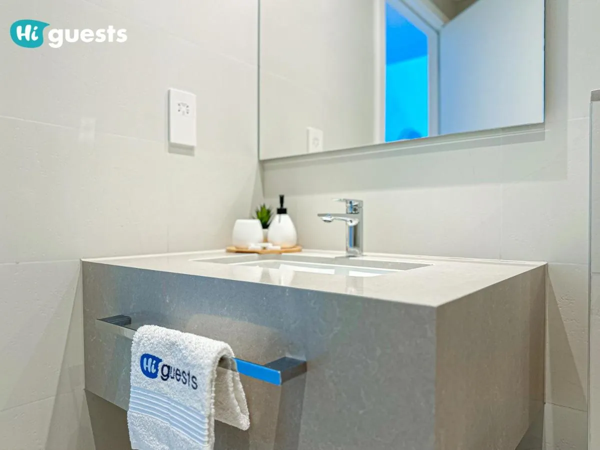 HiGuests – Ocean Views and Comfort in La Vie, JBR - 3