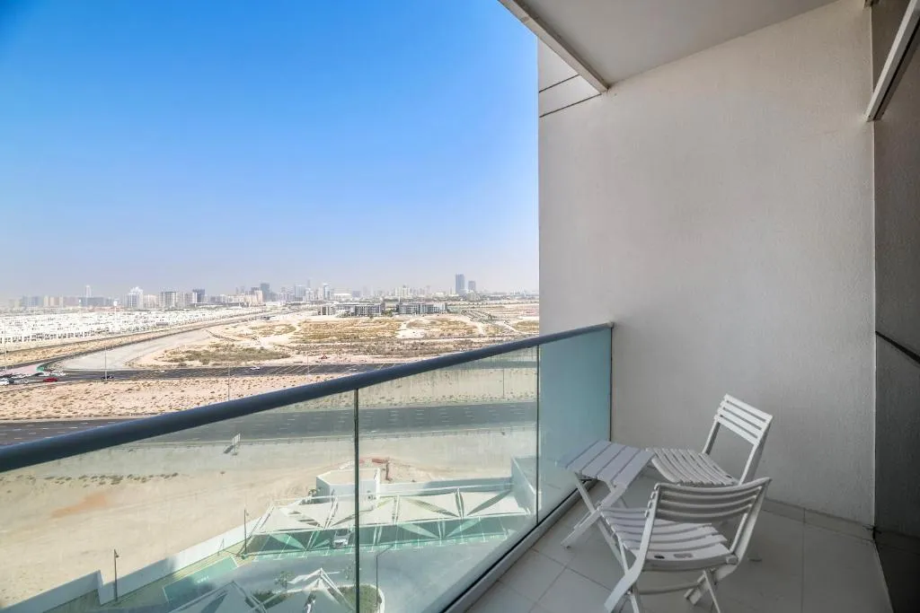 Hillside Haven: Studio Retreat in Damac Hills - 3