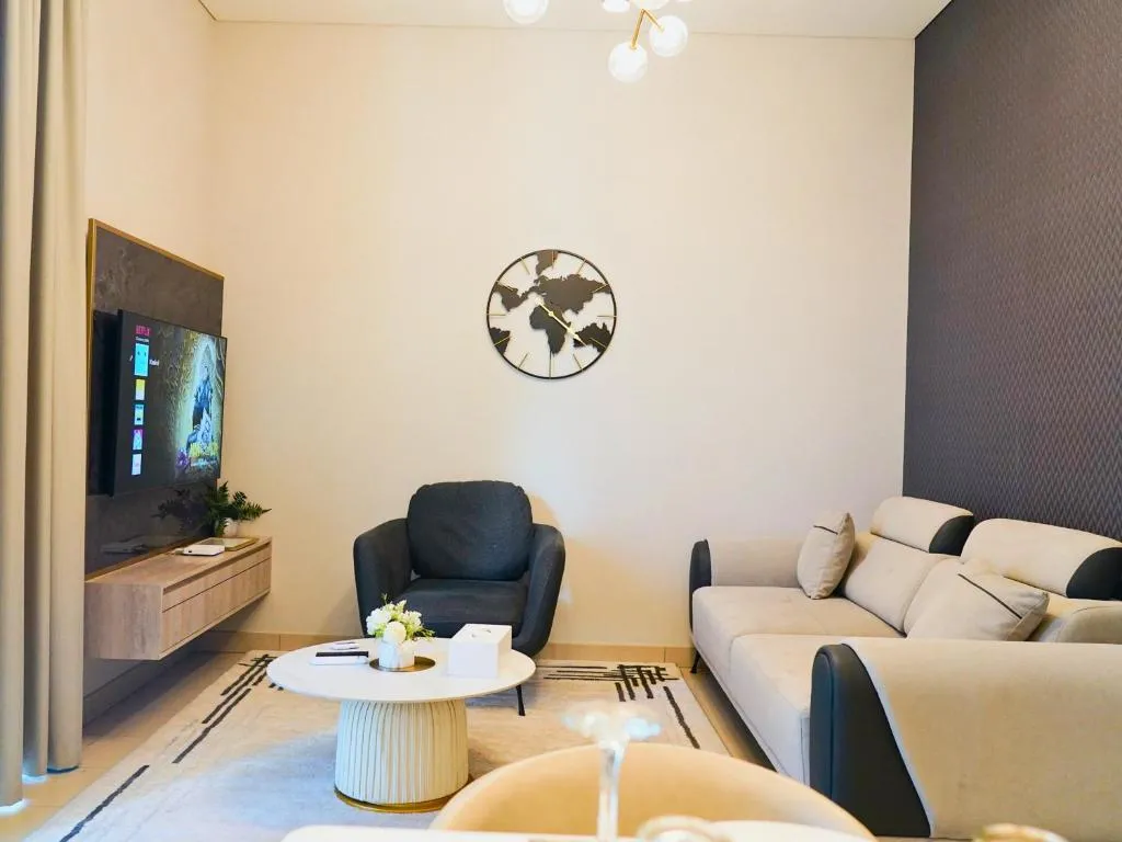 Holidayrent UAE – Beautiful Apartment Near Burj Khalifa - 2