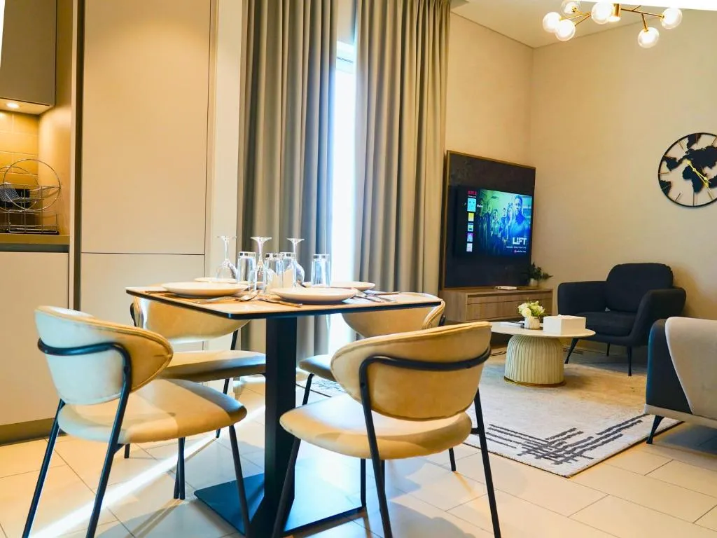 Holidayrent UAE – Beautiful Apartment Near Burj Khalifa