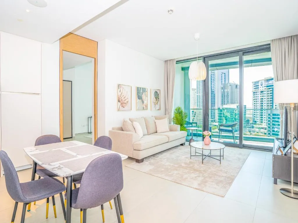 HomesGetaway – Modern 1 Bedroom in JBR The Address