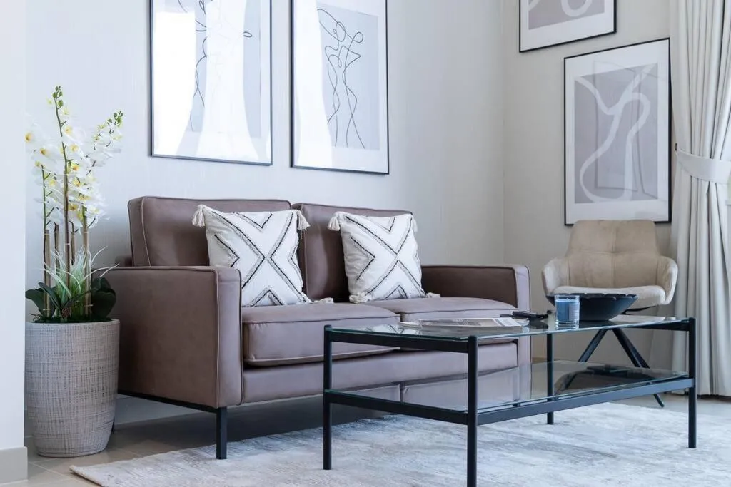Intimate Apartment with Scenic View of Dubai Creek - 3
