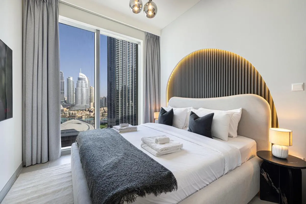 LUXE Vacation Homes – Luxury 4BR Apartment – Burj Khalifa & Fountain View - 3