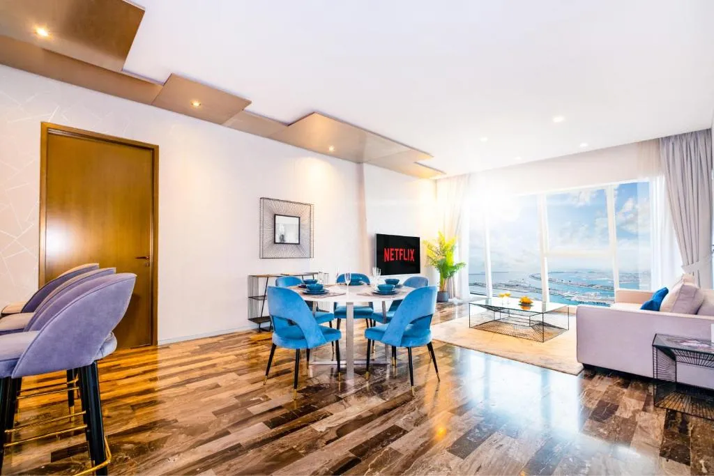 LUX – Lavish Suite with Full Palm Jumeirah View 1