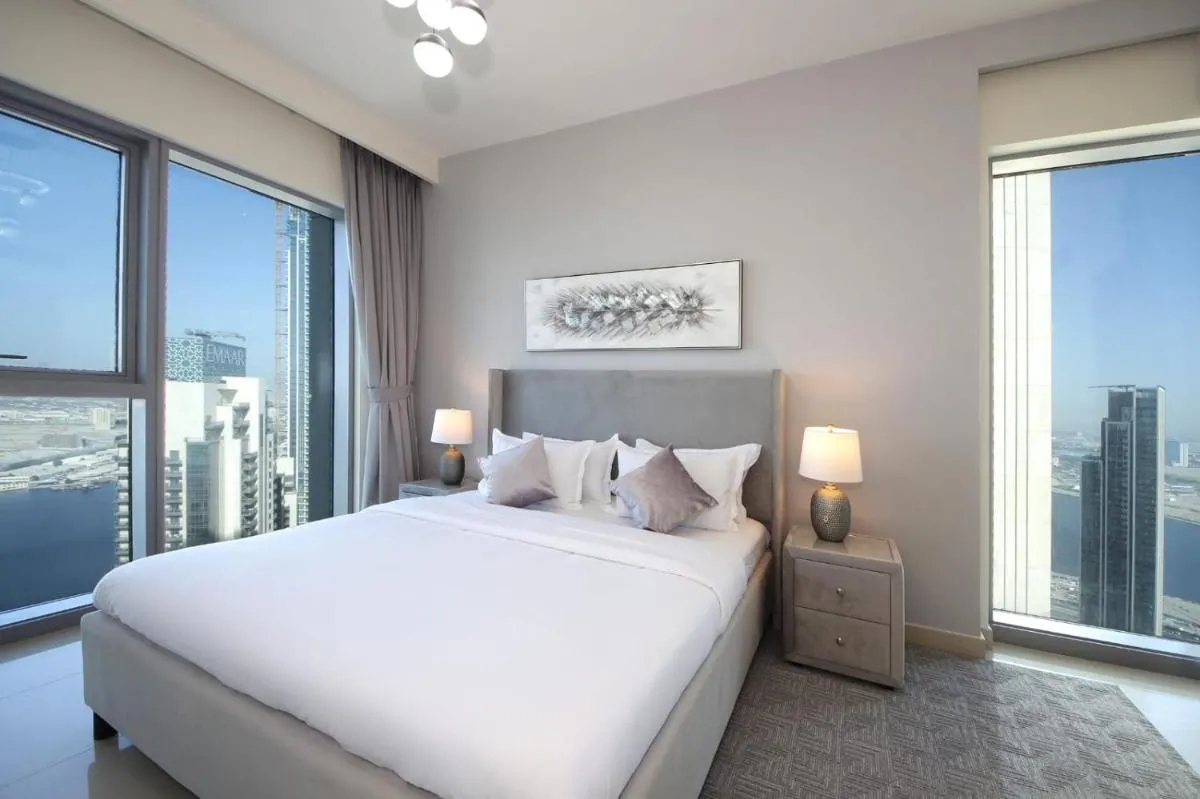 Lavish Creek View 2BR in Harbour views tower - 2