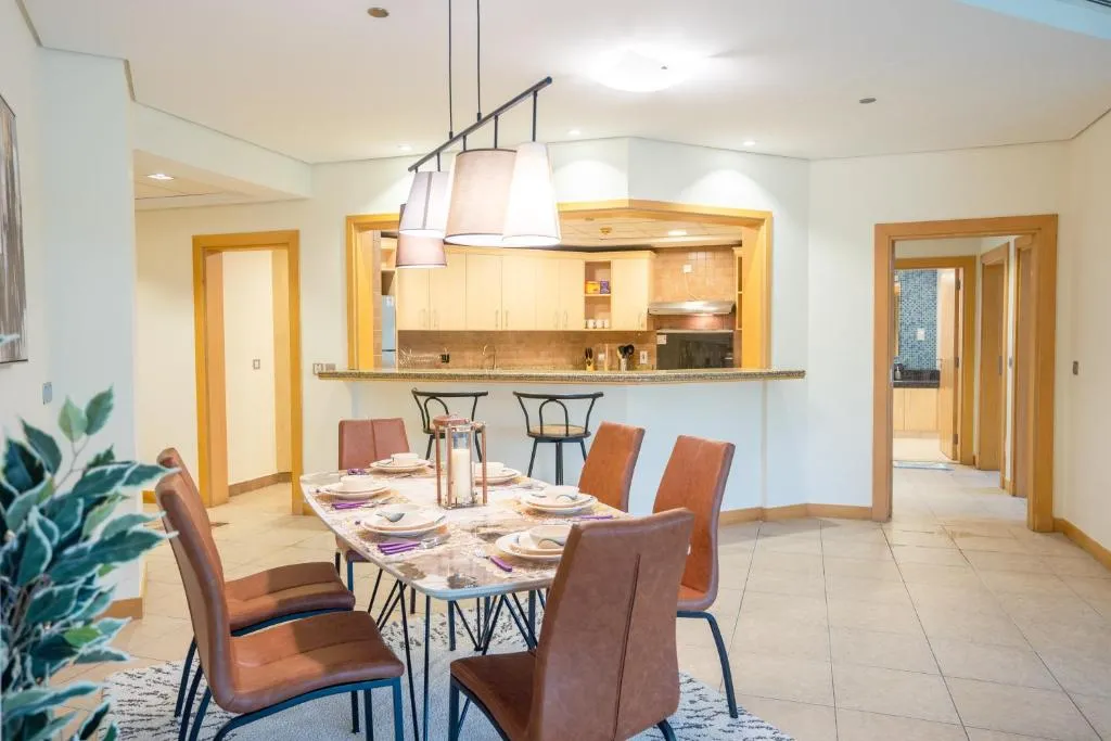 Lux Apt in The Palm with Pool & Beach Access, Fast Wi-Fi & Parking - 2