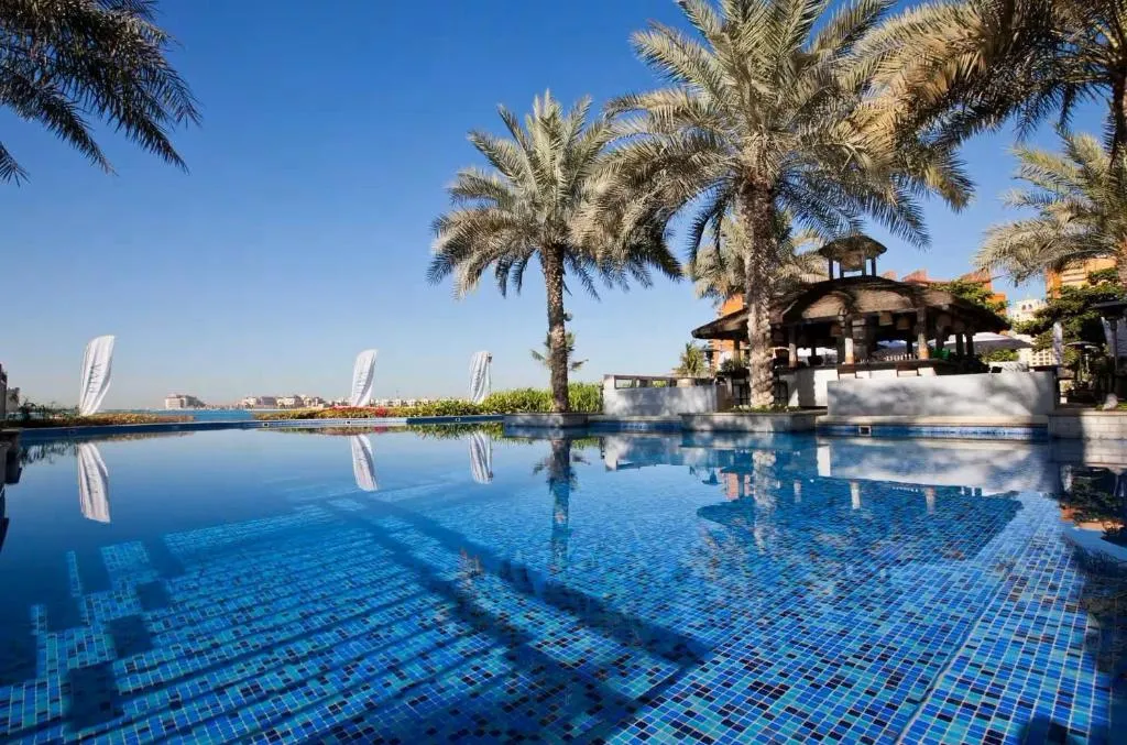 Lux Apt in The Palm with Pool & Beach Access, Fast Wi-Fi & Parking - 3