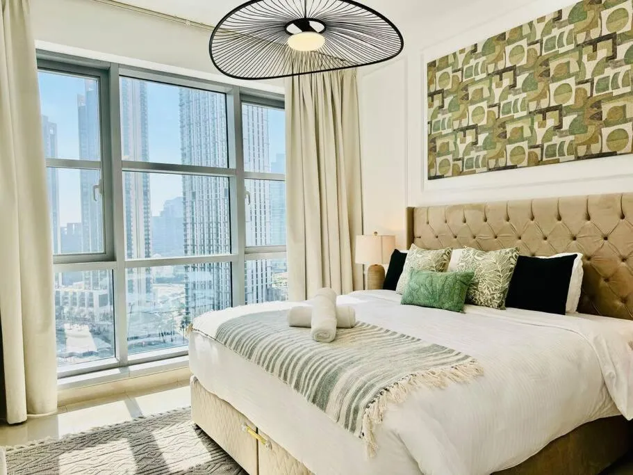 Luxe 2BR with Fountain & Opera Views at Standpoint A - 2