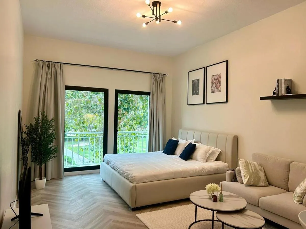 Luxury Modern Studio I Discovery Gardens - 2