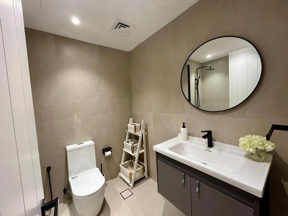 Luxury Modern Studio I Discovery Gardens - 3