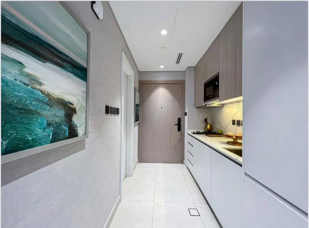 Luxury New Studio with Pool & Gym Access, 5 min from Gardens Metro - 3