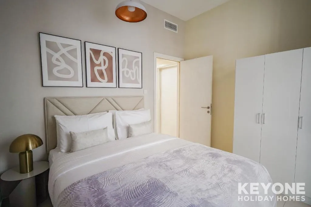 Magnificent Two Bedroom Beachfront 1 - 2