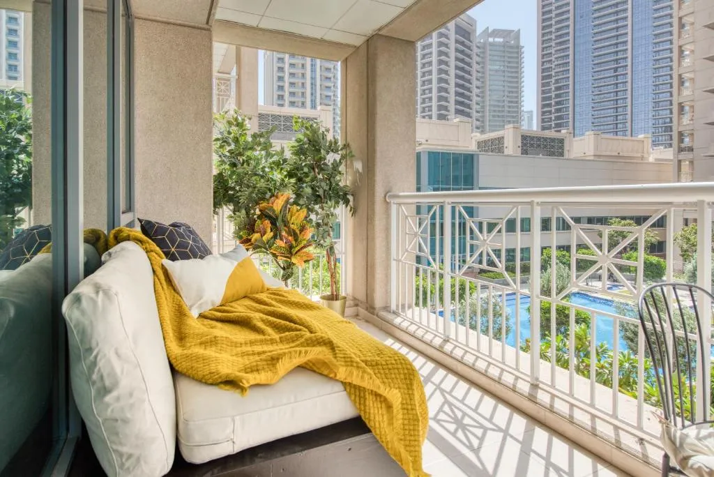 Maison Privee – Radiant Urban Retreat with Iconic Burj Khalifa Vws