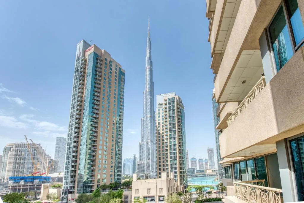 Maison Privee – Radiant Urban Retreat with Iconic Burj Khalifa Vws - 2