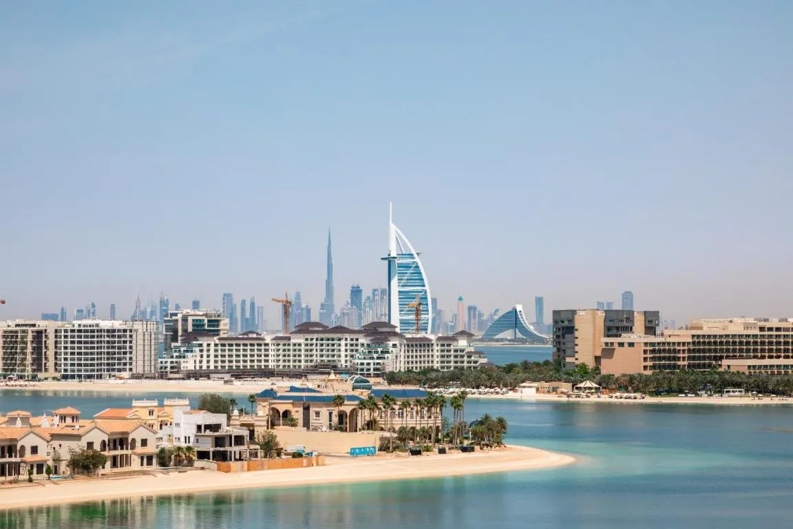 Maison Privee – Spacious Apt on Palm Jumeirah w Sea Views and Premium Facilities Access