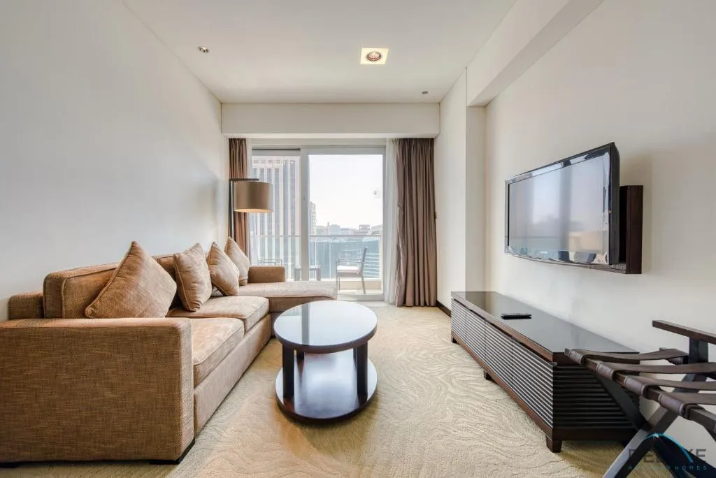 Majestic 1BR at The Address Residences Dubai Marina by Deluxe Holiday Homes - 2
