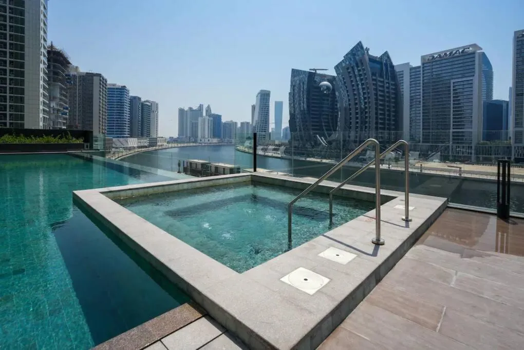 Meerak Homes – Glamorous 2 bed Apartment with Panoramic Views – Business Bay with free Wifi, Parking, Gym and Pool