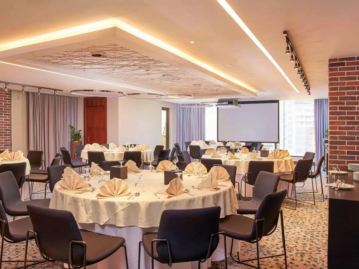 Mercure Dubai Barsha Heights Hotel Suites And Apartments - 2